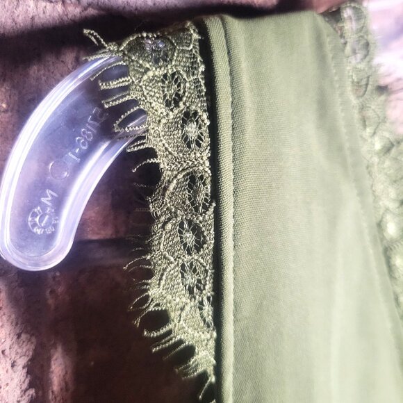 Women's Green Loose Neck Lace Trim Sleeveless Blouse - Size M/L - Picture 7 of 9